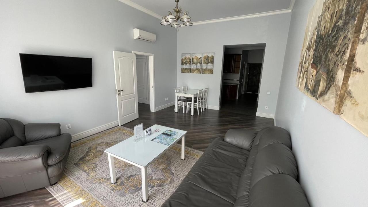 Asao-Apartments Walking Center Zone إلفيف المظهر الخارجي الصورة