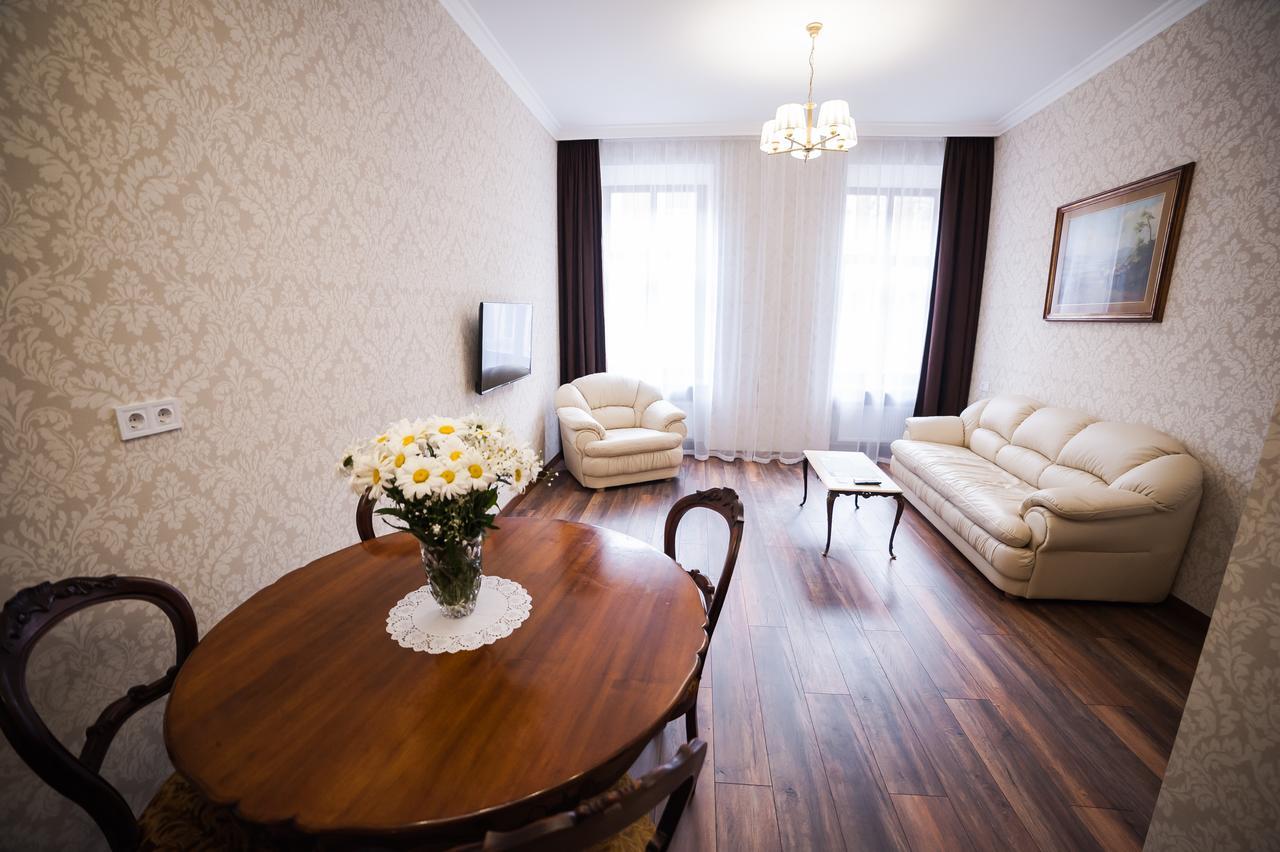 Asao-Apartments Walking Center Zone إلفيف المظهر الخارجي الصورة